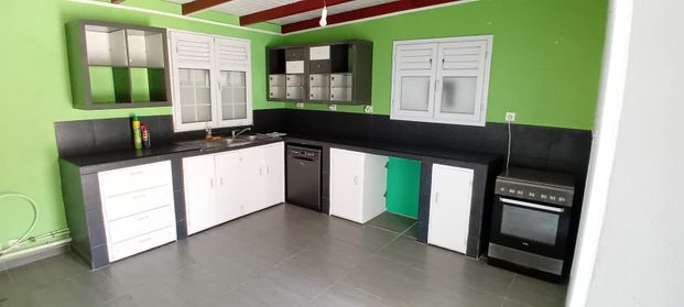 Location Maison 3 pièces 90m² STE ANNE 97180 - Photo 1