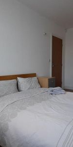 1 bedroom in a flat share to rent - Photo 3