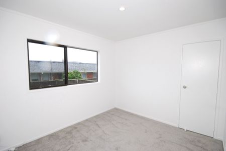 BLOCKHOUSE BAY, 3 BEDROOMS - Photo 3