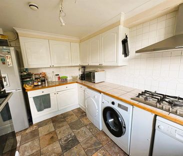 Hatfield Crescent, Hemel Hempstead, HP2 6DA, Hertfordshire - Photo 3