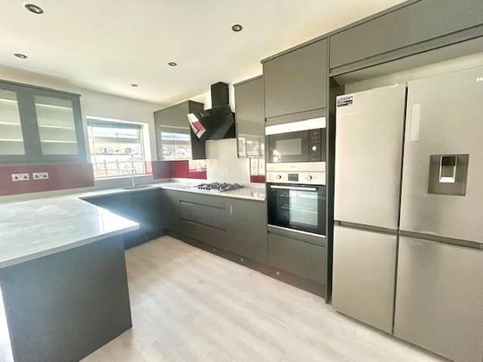 4 bedroom terraced house to rent - Photo 1