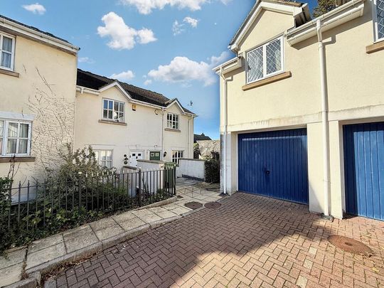 4 bedroom end of terrace house to rent - Photo 1