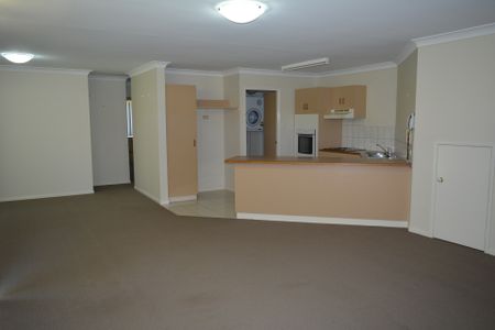 10/5 Clifford Street, TOOWOOMBA CITY - Photo 5