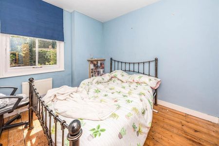 4 bedroom semi-detached house to rent - Photo 2