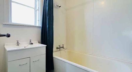 Charming Two-Bedroom Home in Herne Bay - Photo 2