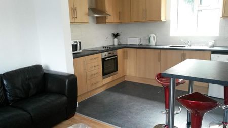 5 bedroom semi-detached house to rent - Photo 4