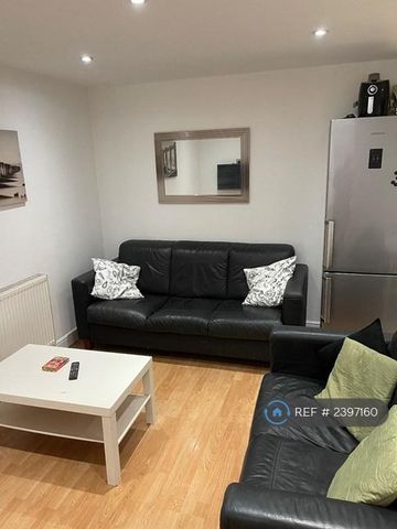 4 bedroom flat to rent - Photo 5