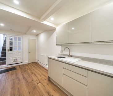 St. Georges Square, Cheltenham, Gloucestershire, GL50 - Photo 4