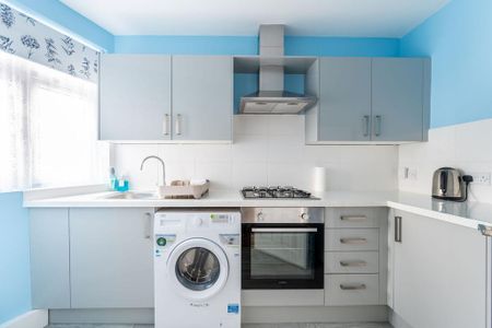 4 bedroom flat to rent - Photo 5