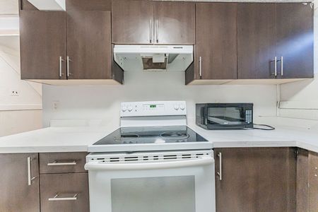 For Lease - 22 Hazelglen Court, Brampton, Ontario - Photo 4