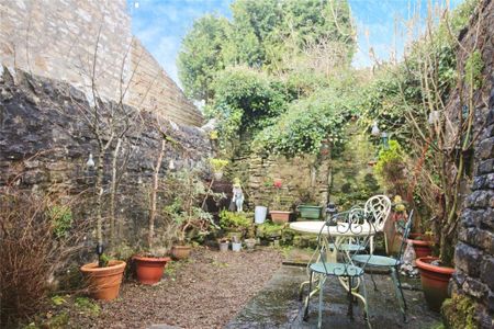 3 bedroom end of terrace house to rent - Photo 5