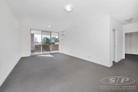 Luxury Two Bedroom Apartment - Photo 4