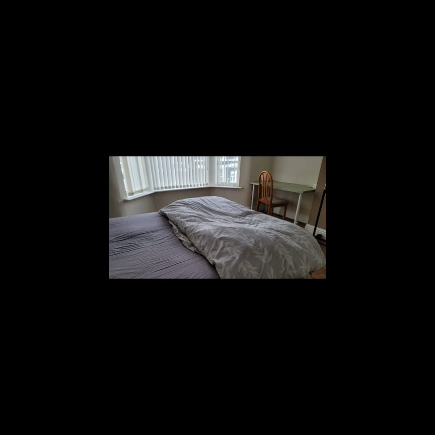 Room in a Shared House, Guernsey Road, L13 - Photo 1