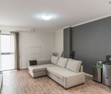 Walk to the City!!!!!!!! @ $700 Per Week - Photo 2