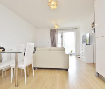 1 bedroom Flat To Let - Photo 3