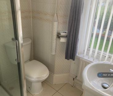 1 bedroom in a house share to rent - Photo 4