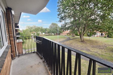 2 bedroom flat to rent - Photo 4