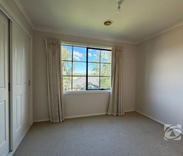 TUDOR STYLE TOWNHOUSE IN TRANQUIL LOCATION - Photo 4