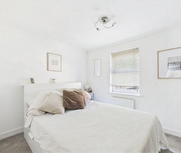 2 bedroom Flat in North Town Road, Maidenhead - Photo 4