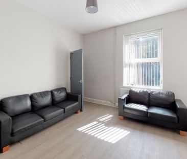 4 bedroom terraced house to rent - Photo 1