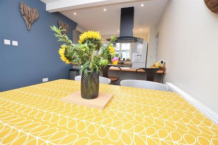 4 bedroom semi-detached house to rent - Photo 3