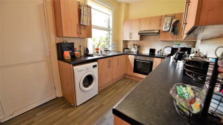 2 bedroom House in Hindle Place, Leeds - Photo 5