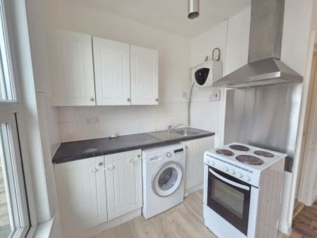 1 Bed Flat, High Street, CR7 - Photo 4