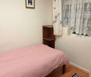 Room in a Shared House, London, W3 - Photo 1