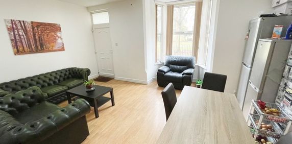 4 Bedroom Flat - Photo 2