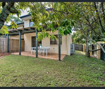 LOVELY, 2 BEDROOM TOWNHOUSE IN EVERTON PARK ! - Photo 3