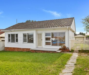 Charming coastal home - Photo 1