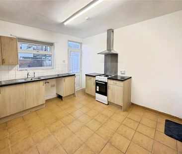 3 bedroom end of terrace house to rent - Photo 1