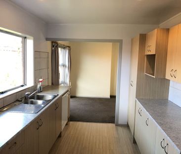 3 Bedroom House in Handy Location - Photo 3