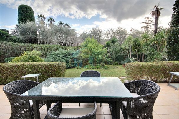 À Cannes, appartement avec terrasse à louer avec GAÏA CANNES - Photo 1