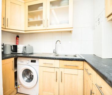 1 bedroom in a flat share to rent - Photo 6