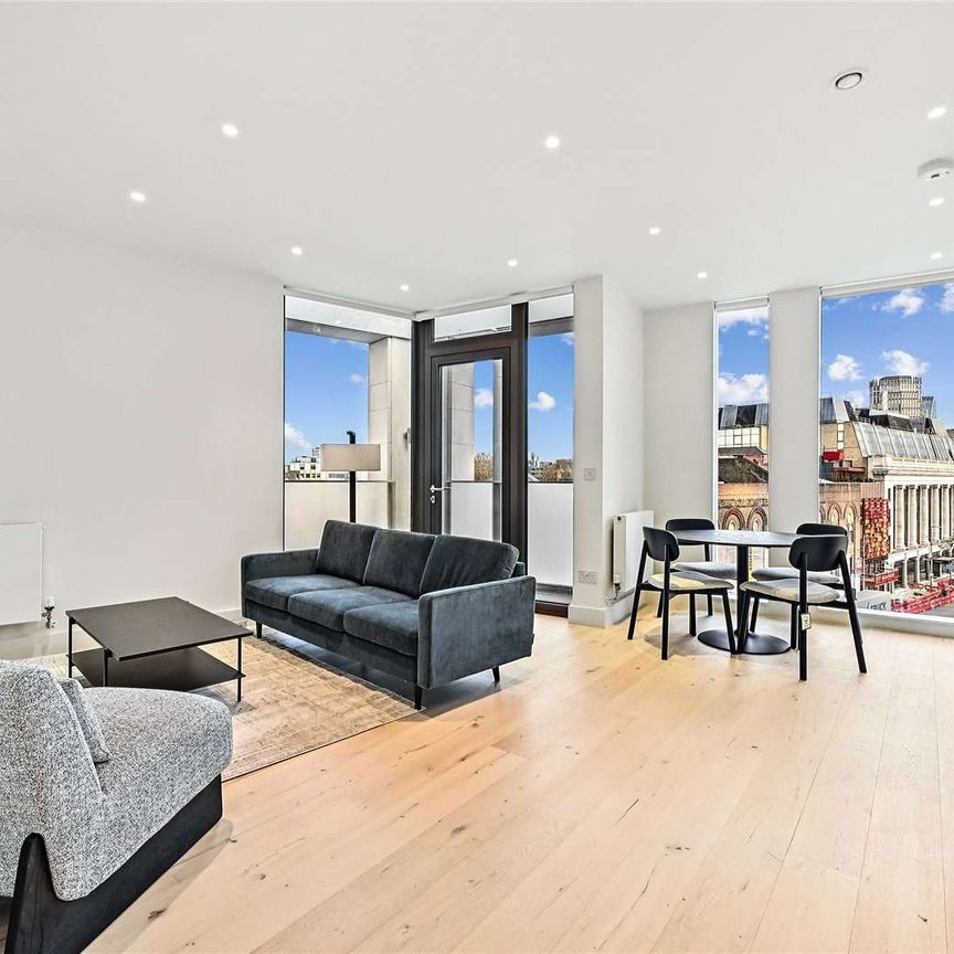 A spacious two bed apartment located in the heart of Waterloo. - Photo 1