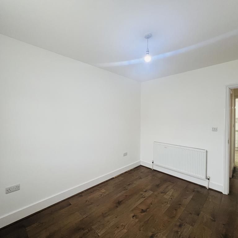 3 bedroom flat to rent - Photo 1