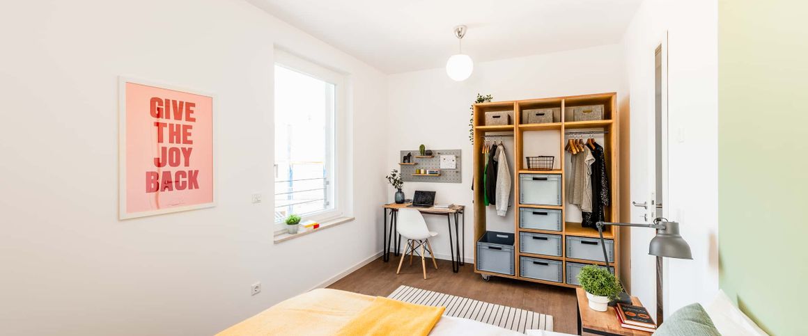 Room in Bernhard-Weiß-Straße, Berlin for 92 m² with 5 bedrooms - Photo 1