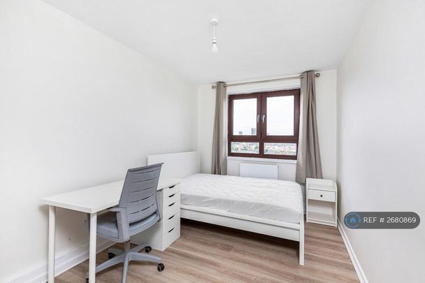 1 bedroom in a flat share to rent - Photo 1