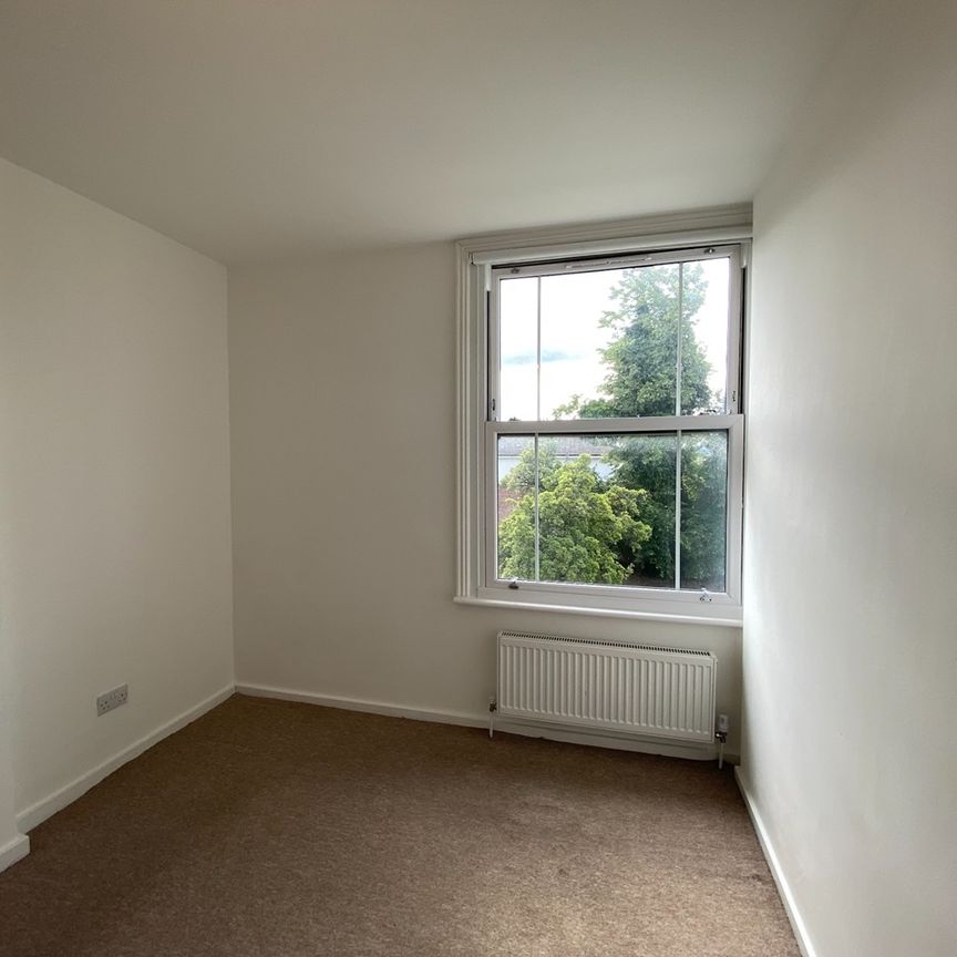 1 Bed Flat, Holmesdale Road, SE25 - Photo 1