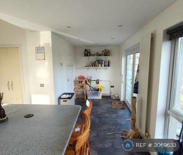 3 bedroom detached house to rent - Photo 6