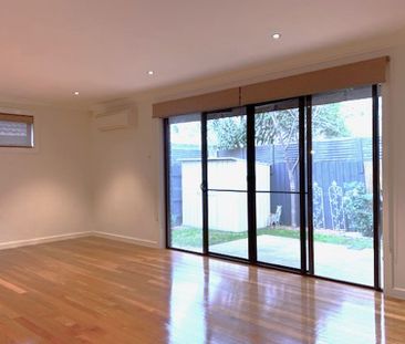 Unit 2/11 Barrina Street, - Photo 2