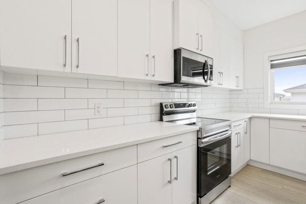 Beaumont Unfurnished townhouse Rental in Ruisseau - Newly built 3 bed townhouse in a beautifully peaceful Beaumont community - Photo 1