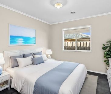 LIGHT-FILLED LIVING IN THE HEART OF WAURN PONDS - Photo 4