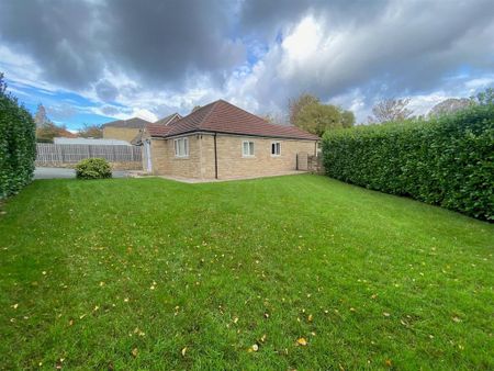 3 bedroom detached bungalow to rent - Photo 3