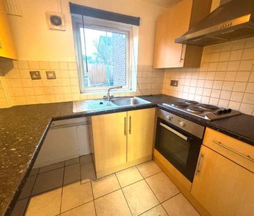 2 bedroom end of terrace house to rent - Photo 4