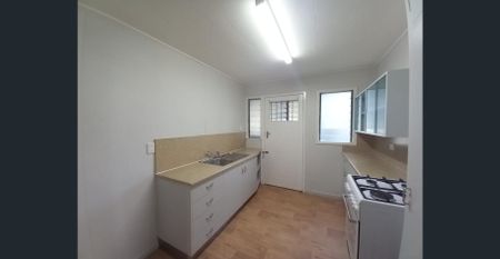 Private & Peaceful Living in the Heart of East Brisbane - Photo 5