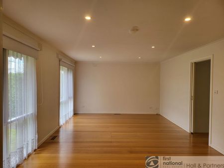 17 Westminster Avenue, Dandenong North - Photo 2
