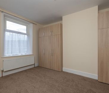 2 bed terraced house to rent in Catherine Street, Elland - Photo 4