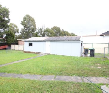 Renovated 3 Bedroom House - Photo 6